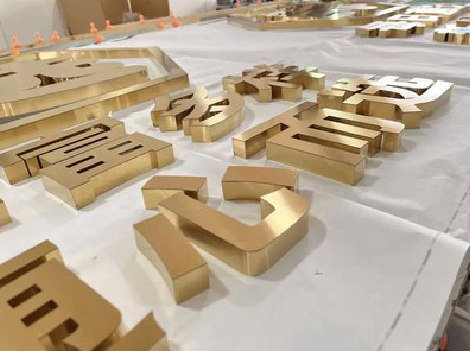 安仁拉丝不锈钢字的特点。